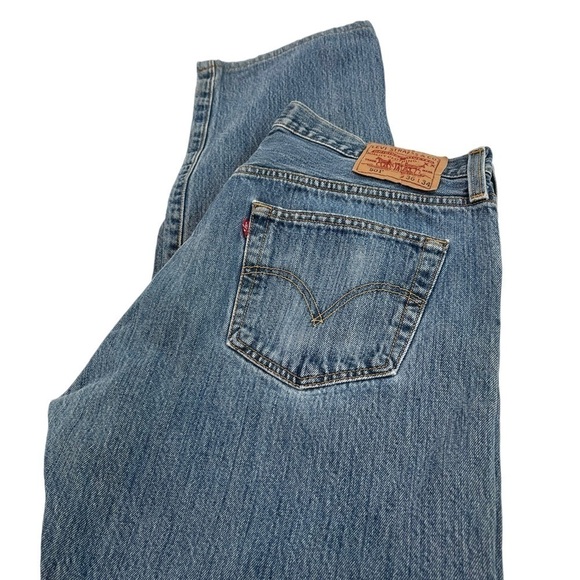 Levi’s Original 501 straight leg Button fly, light wash, 36 X 34 - Picture 2 of 11